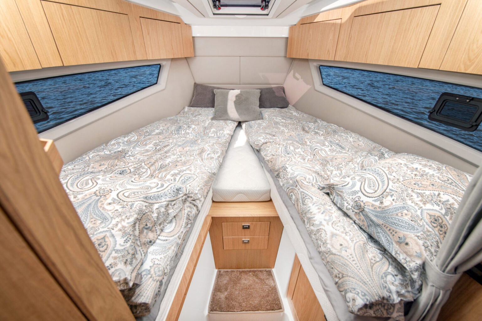 30ca_forward-cabin-scaled-1-2048x1366