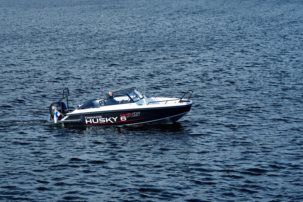 Husky-R6_DSC00876b-2