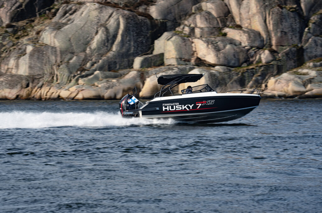 Husky-R7_DSC01106-2